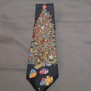 Reed St James Christmas Tree presents gifts holiday silk tie   NWOT